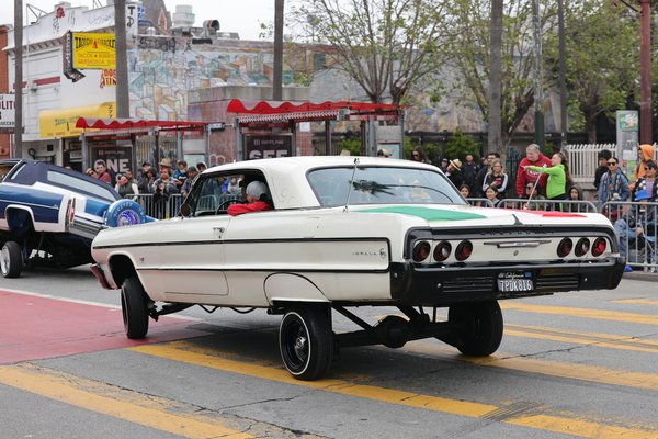 Key actions for detecting air suspension system leaks in high-end vehicles